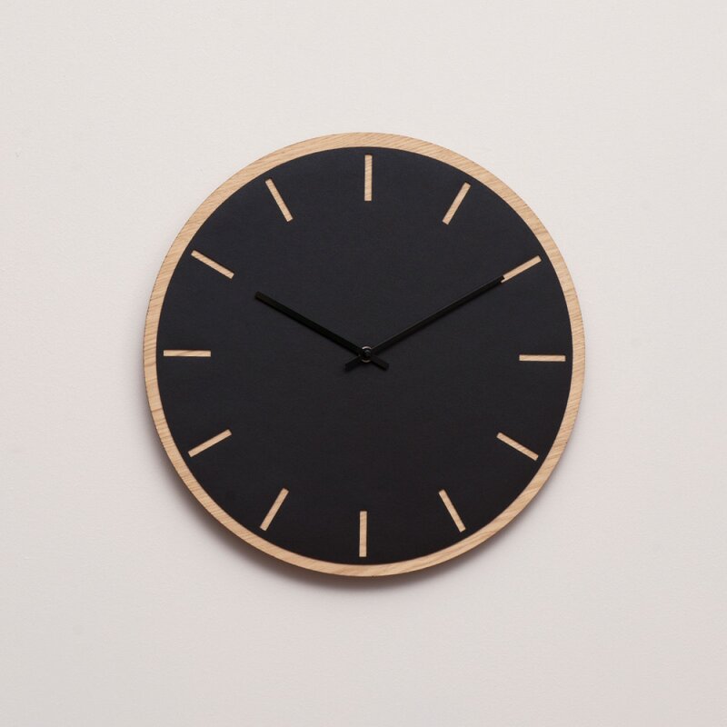 Nero veggklokke 28 cm svart linoleum m/svart viser
