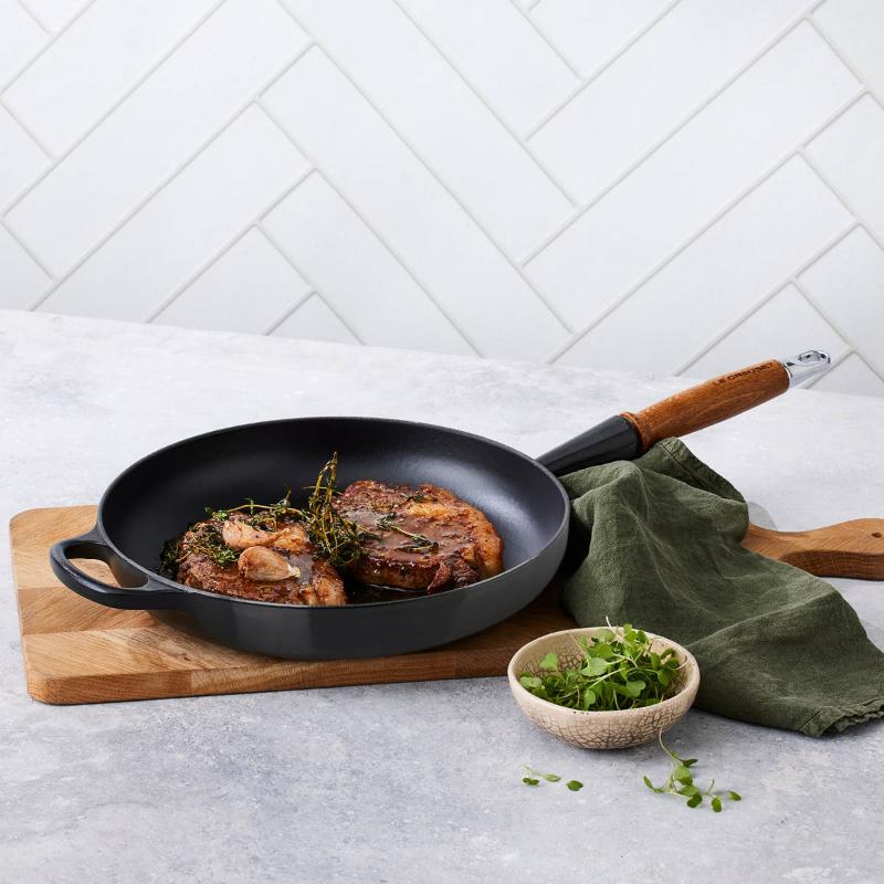 Signature stekepanne med trehåndtak 28 cm black