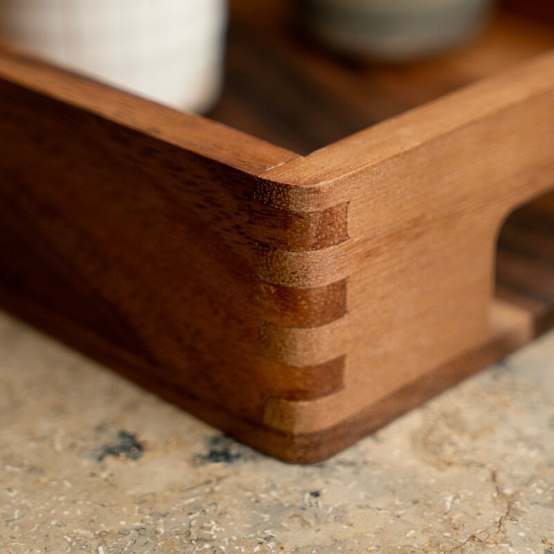 Serveringsbrikke i akasietre 33x22x6 cm