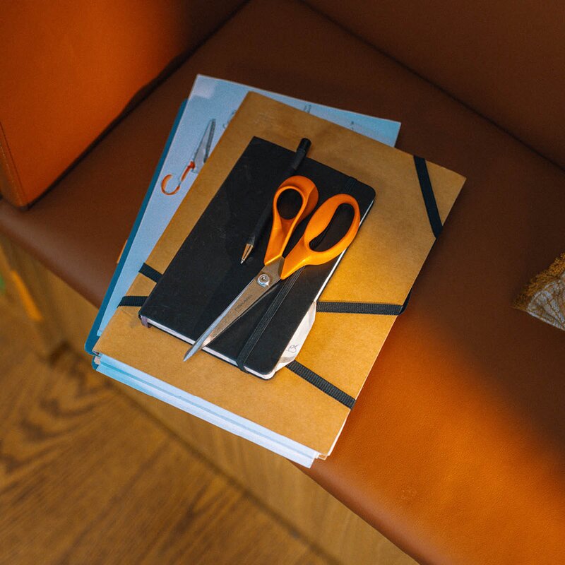 Classic universalsaks 21 cm oransje/stål