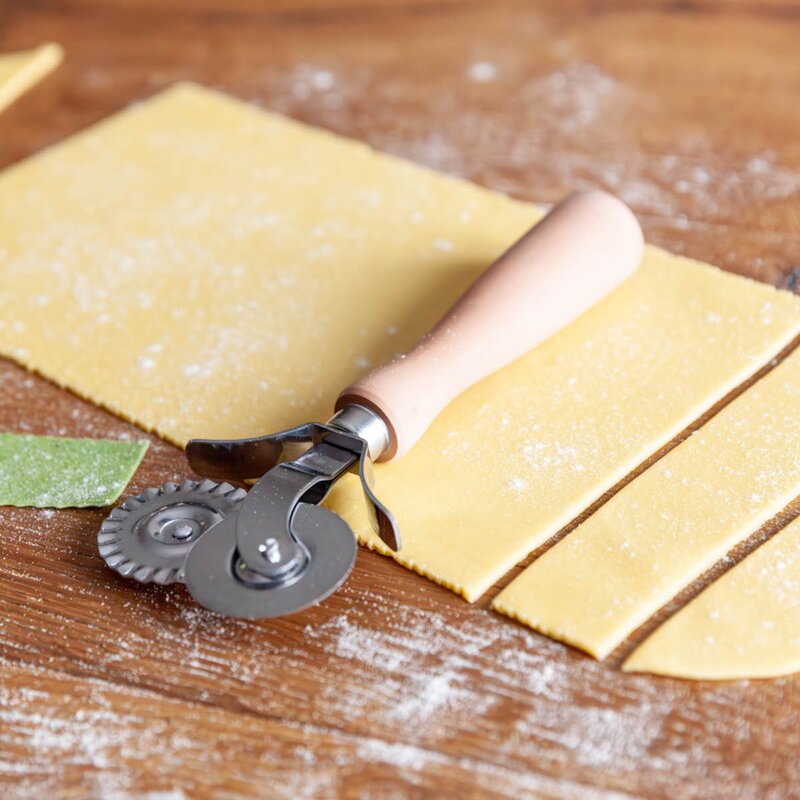 Pastakutter dobbel rustfritt stål/tre