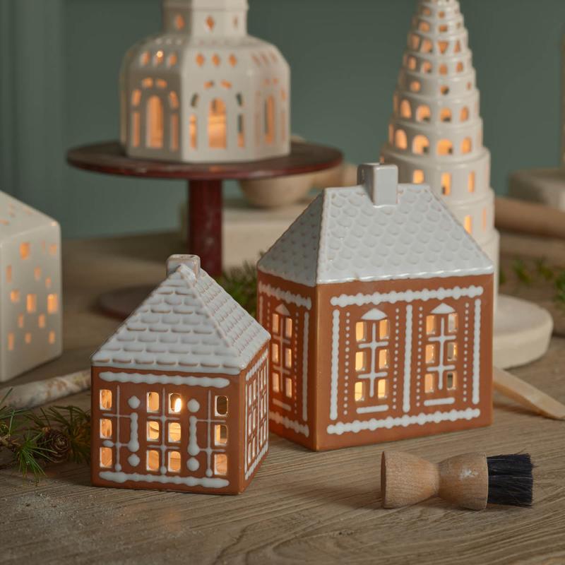 Pepperkakehus lyshus medium 15 cm brun