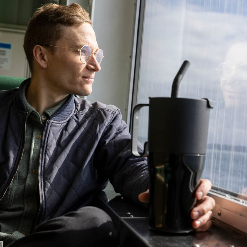 Rise Tumbler 77 cl med sugerør svart
