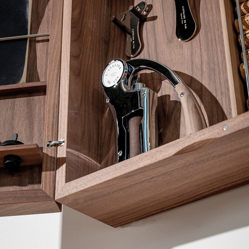 Vinsett/vinskap med vintilbehør Cabinet d'Oeno Curiosités