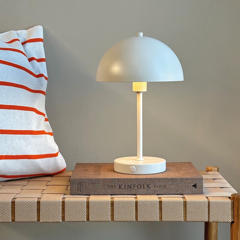 Stockholm portable bordlampe version 2 30 cm perlehvit