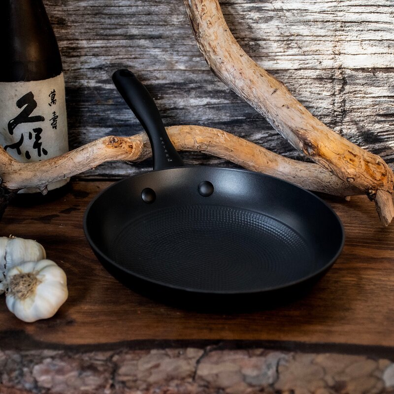 Støpejernspanne med Honeycomb keramisk belegg 20 cm