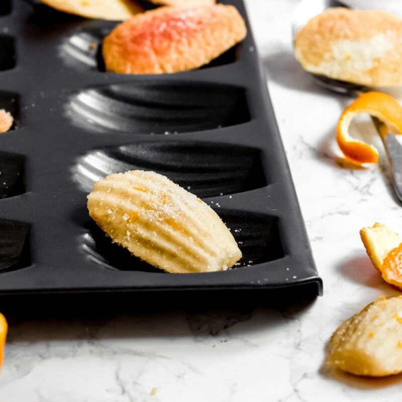 Non-stick bakeform for 12 stk madeleine