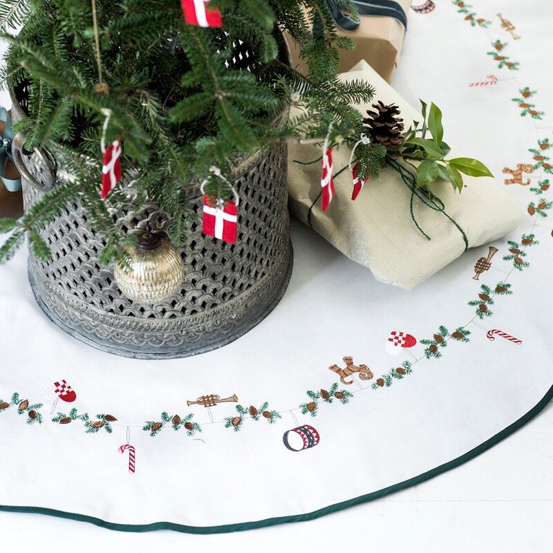 Klassisk brodert juletreteppe 120 cm