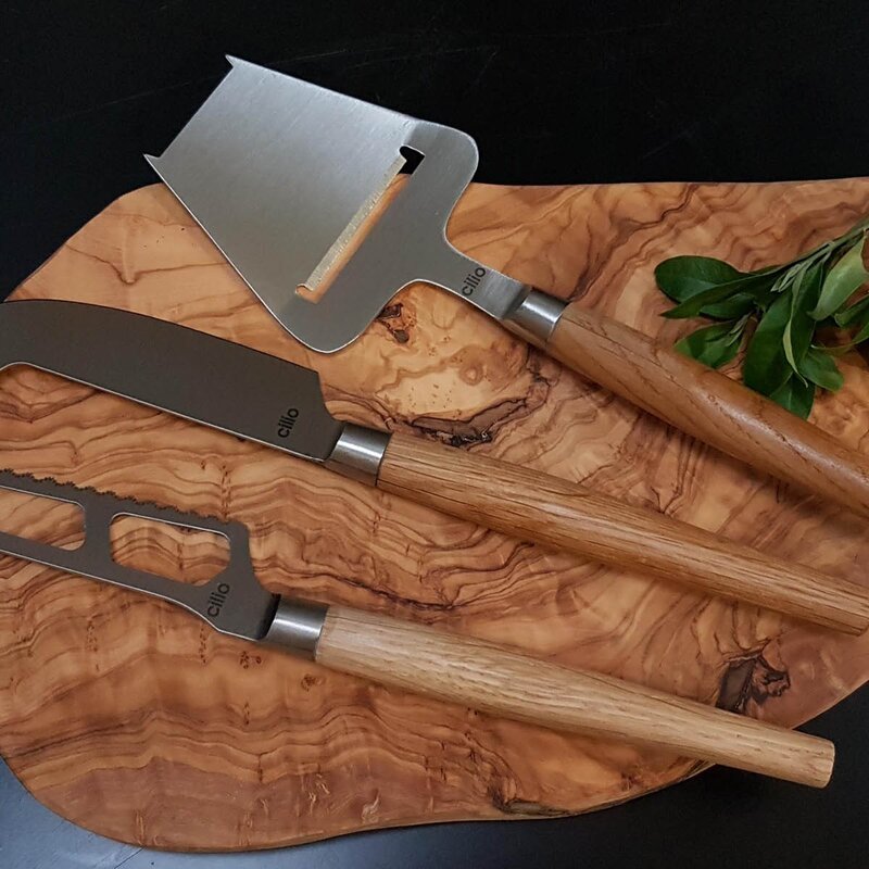 Ostehøvel m/ eikehåndtak 23 cm