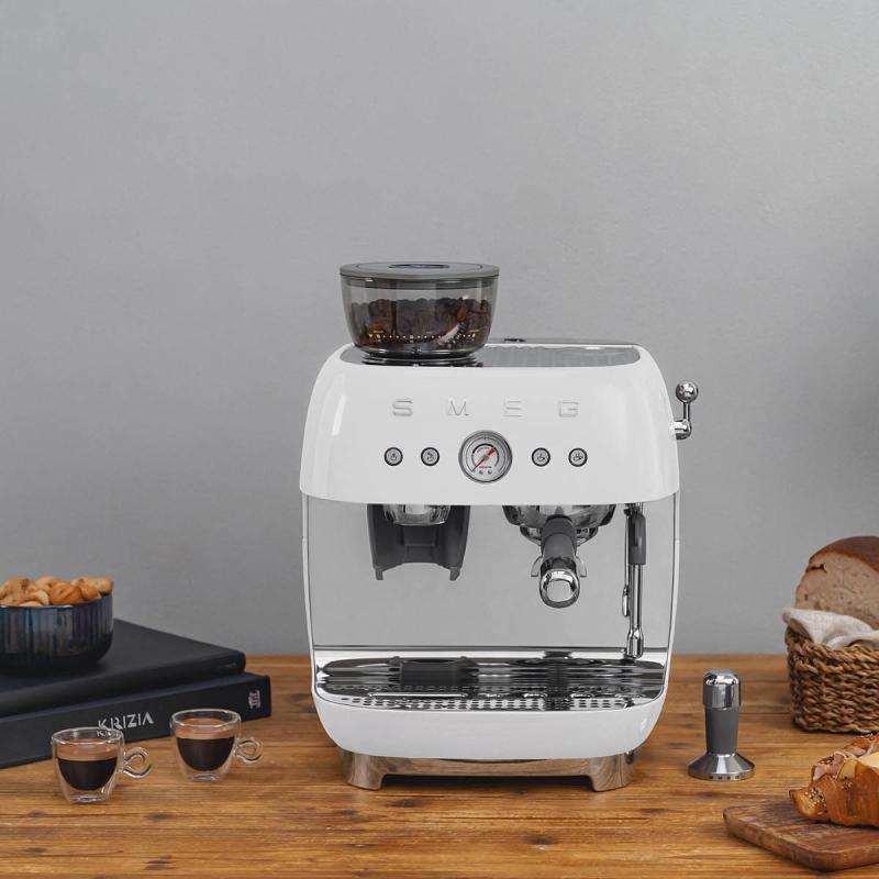 Espressomaskin EGF03 2,4L m/kaffekvern hvit