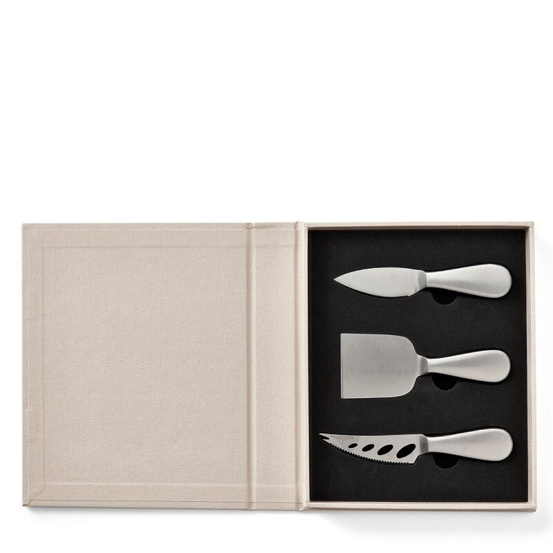 The Essentials ostesett