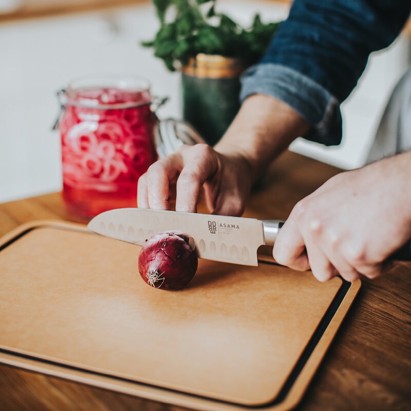 Asama Santoku kokkekniv 18 cm svart/sølv
