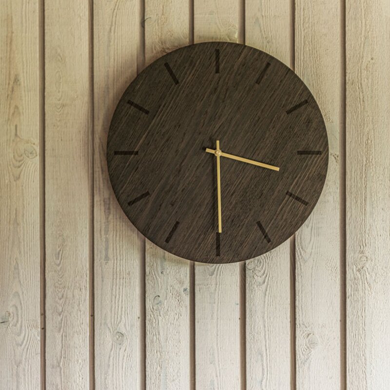 Dark Oak veggklokke 28 cm mørk eik m/kopper viser