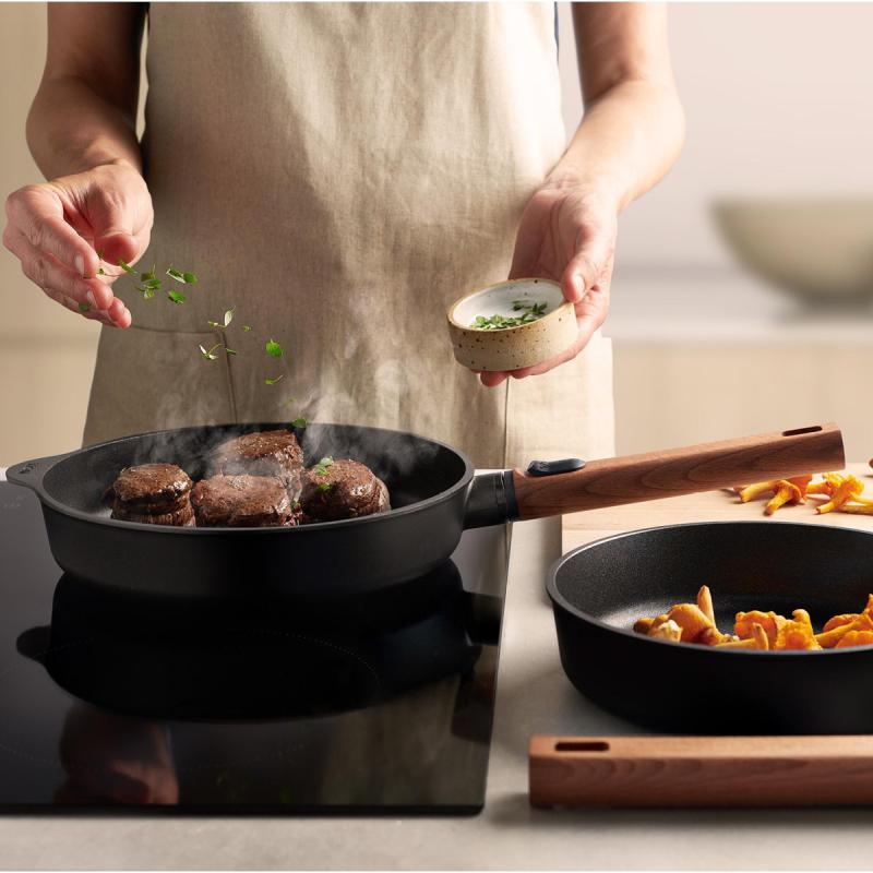 ECO Logic QXR sautèpanne 28 cm avtagbart trehåndtak
