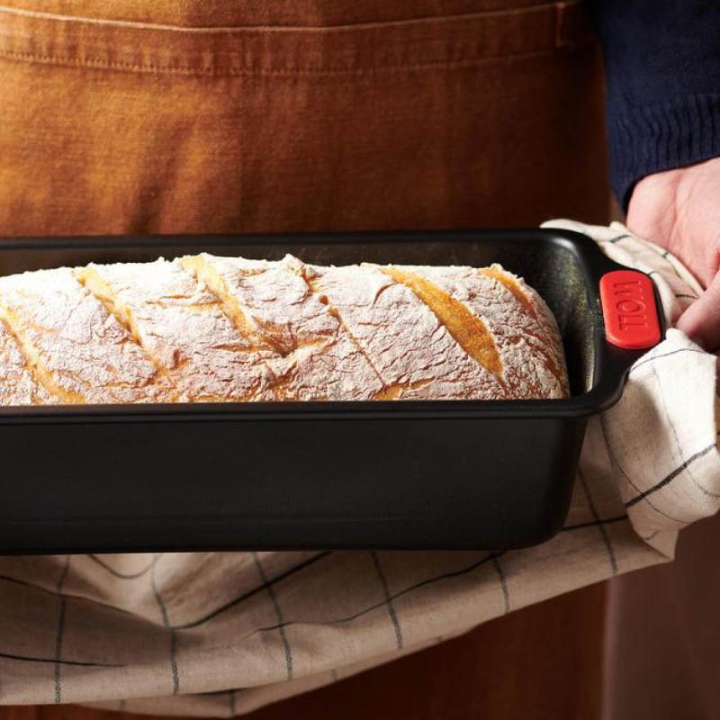 Bake It brødform 28 x 11 cm svart/rød