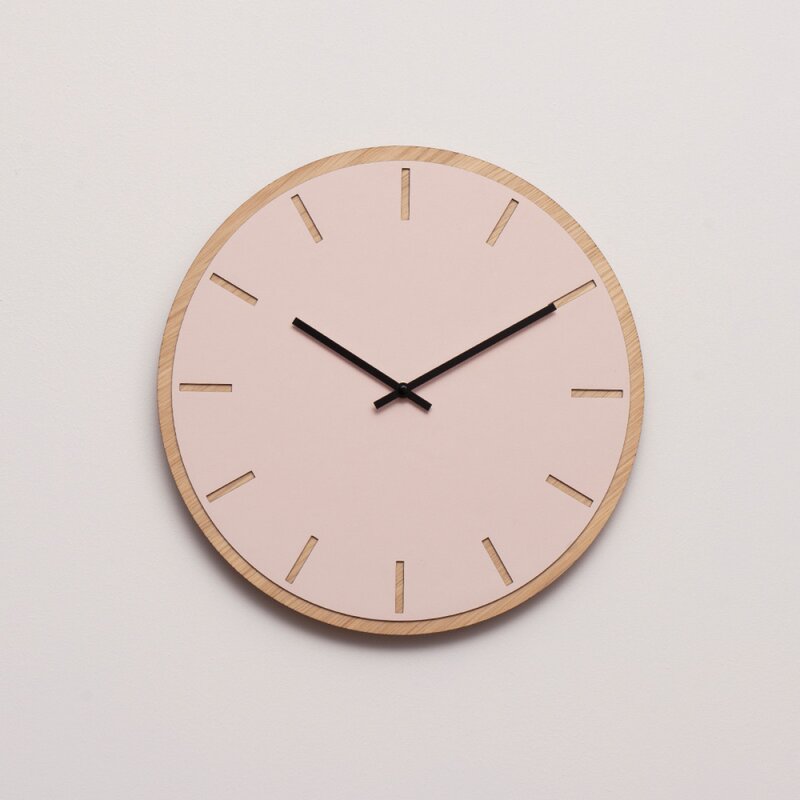 Powder veggklokke 28 cm rosa linoleum m/svart viser