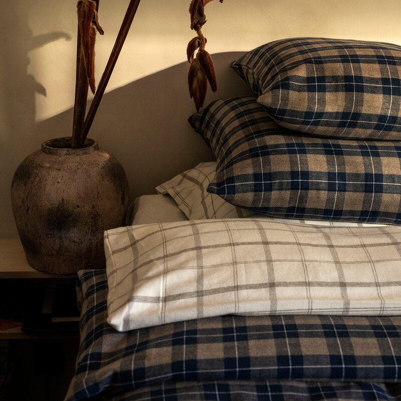 Rutete flanell sengetøy 140x200 cm denim blå/beige