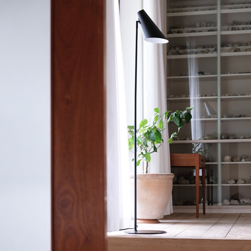 Cale gulvlampe 135 cm svart