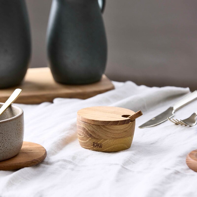 RAW Teak saltkar med lokk og skje 4 cm