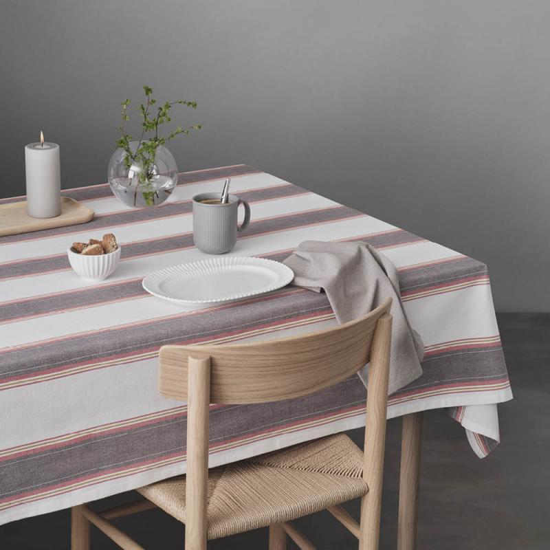 Duk 140x320 cm large stripes hvit/rød