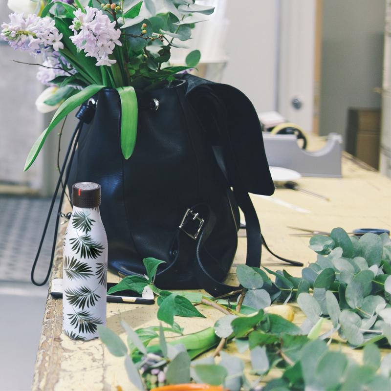 Bottle Up Design termoflaske 0,5L hvit/mørk grønn med blad