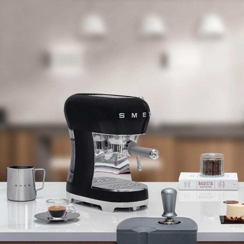 Espressomaskin ECF02 1L svart