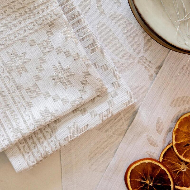 Åttebladrose serviett 35x35 beige