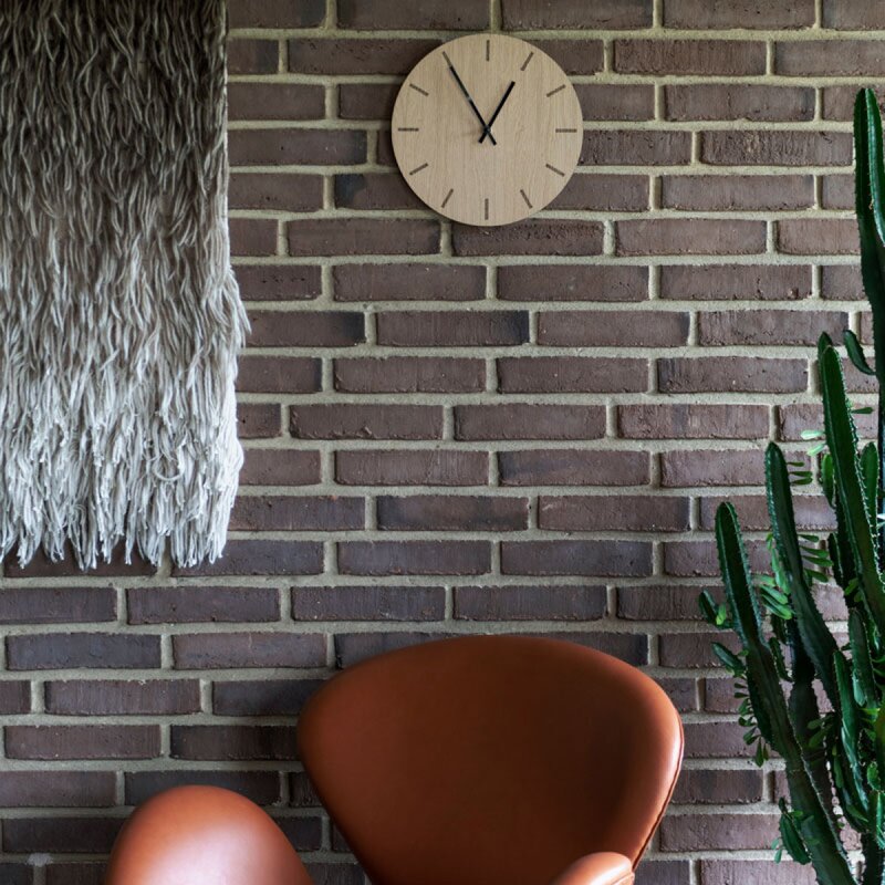 Light Oak veggklokke 28 cm lys eik m/svart viser
